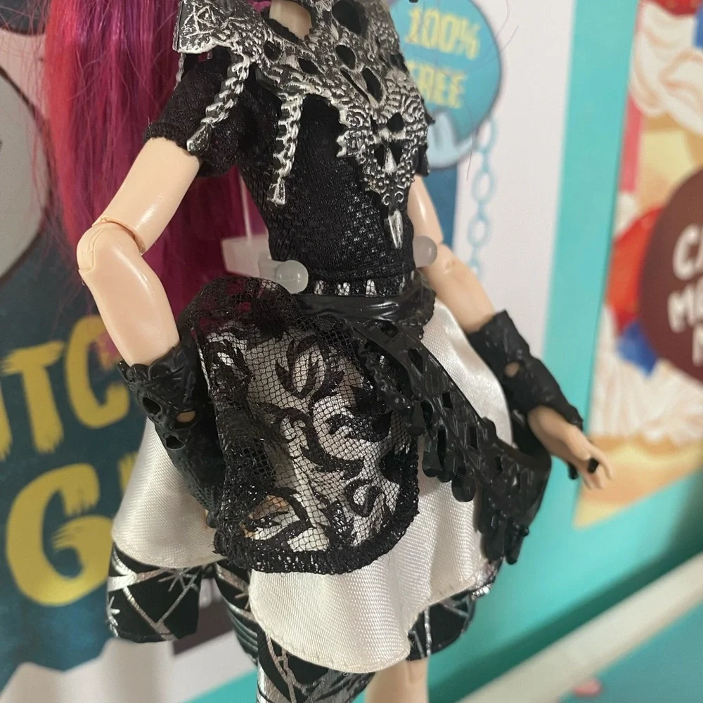 Like new, Mira Shards doll from Ever After High! - Picture 5 of 10